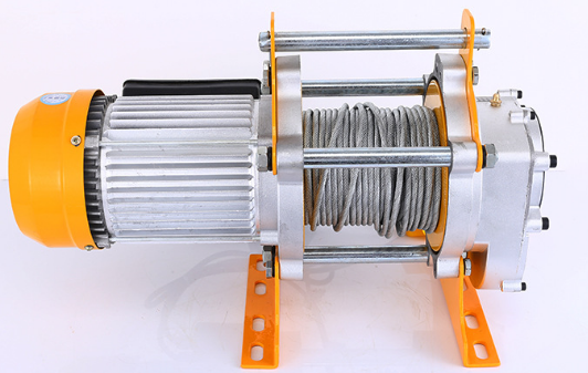 云南華麗高速公路項目用卷揚(yáng)機(jī)來吊什么